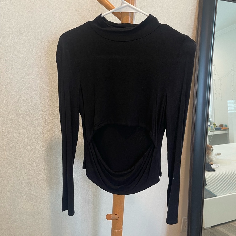 Tight long black sleeve